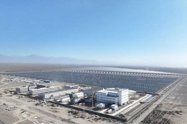 全國最大“線性菲涅爾”光熱綜合能源示范項目全容量并網(wǎng)發(fā)電