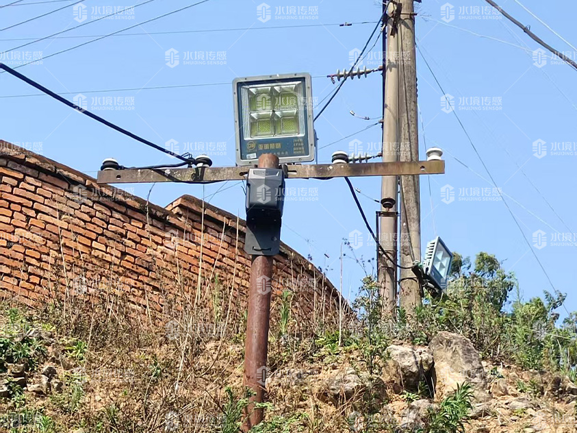 水境传感   云南某地裂缝计安装成功