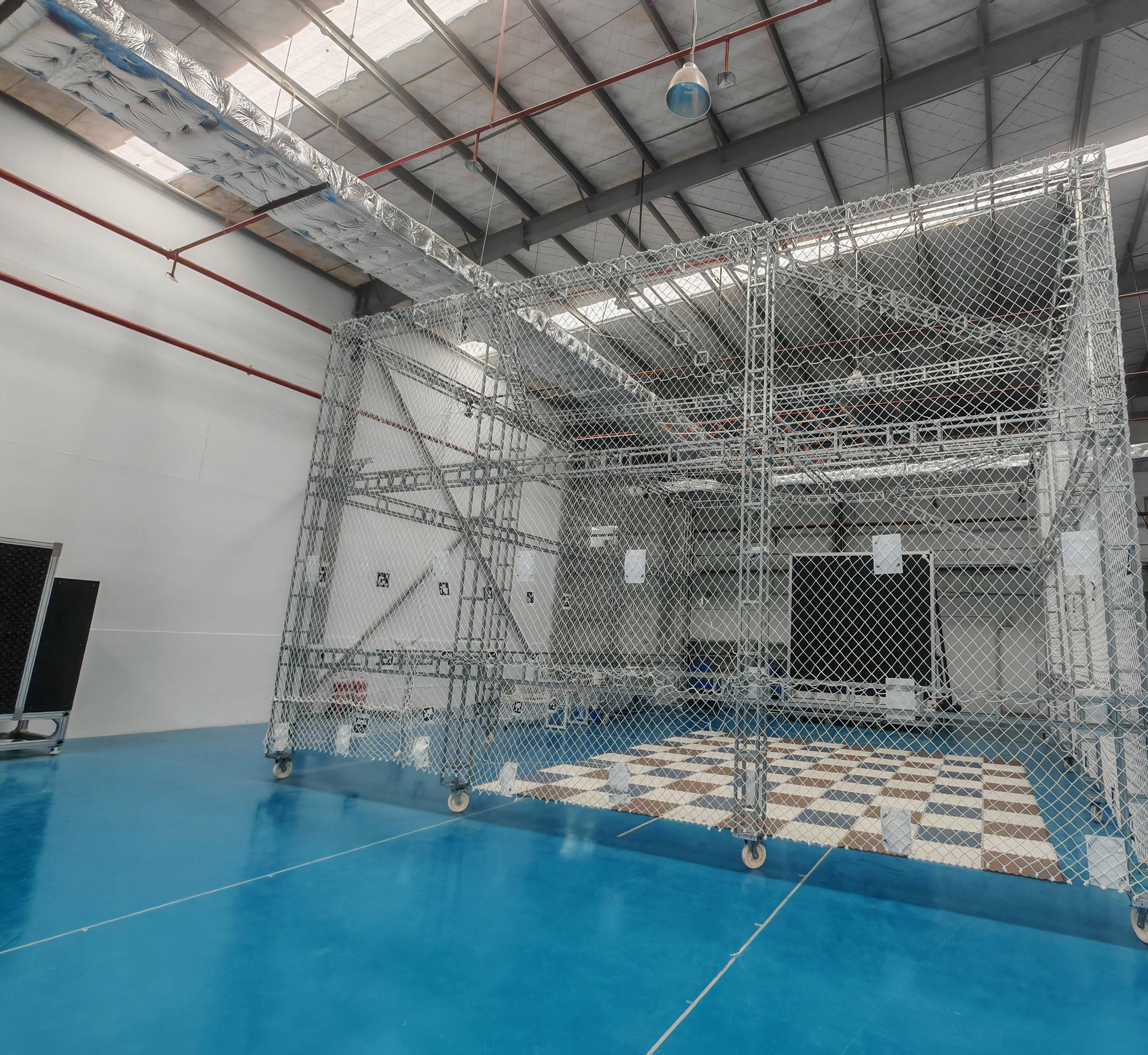 在风洞中对话：无人机与“人造风暴