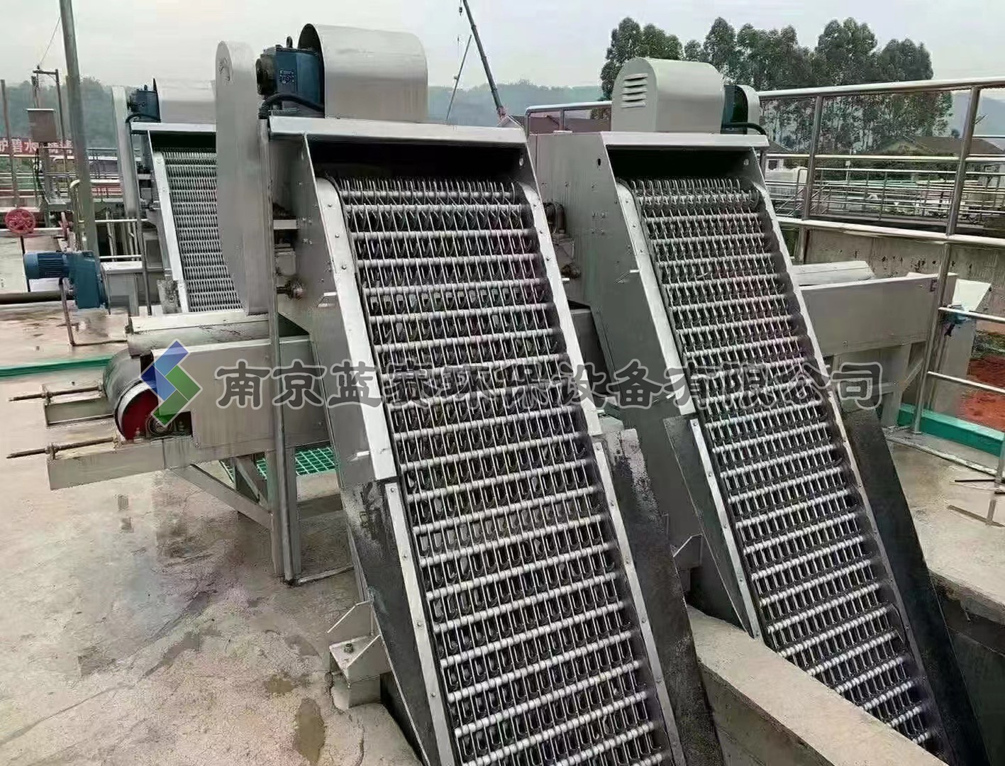 回转式细格栅除污机现场安装