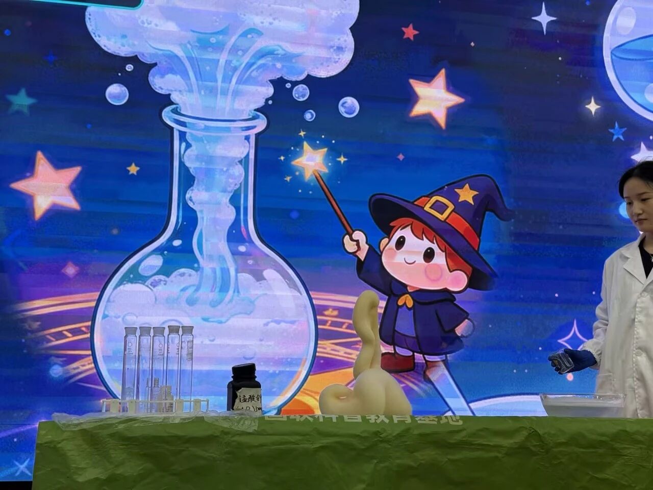 国联质检走进沣东五小:一场“魔法科学秀”让全校孩子从头尖叫到尾